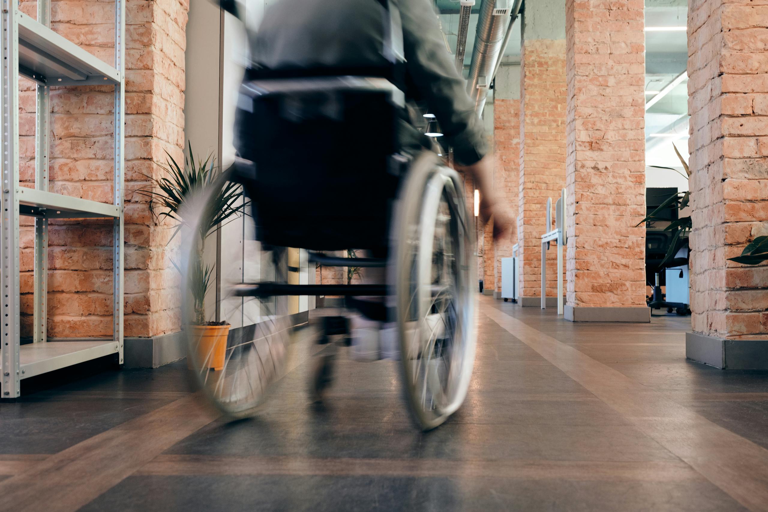 Prescription des fauteuils roulants : Le rôle central du médecin MPR